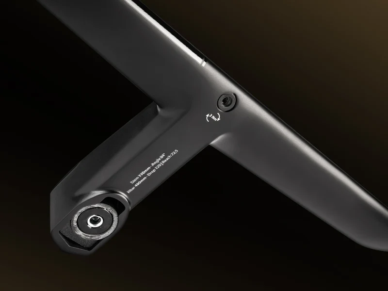 CC.01 Wide Integrated Carbon Handlebars