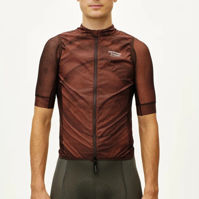 Gilet Pas Normal Studios Mechanism Stow Away - Marrone chiaro