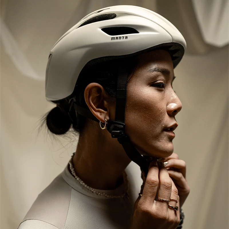 Casco Met Manta Mips - Wax White