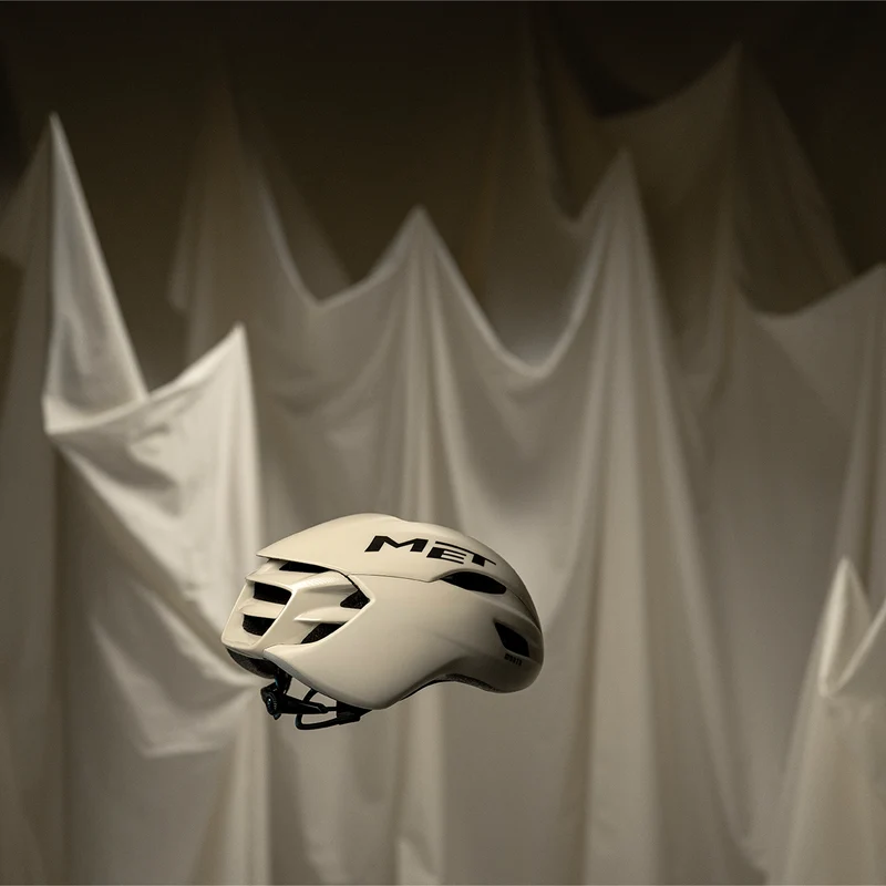 Casco Met Manta Mips - Wax White