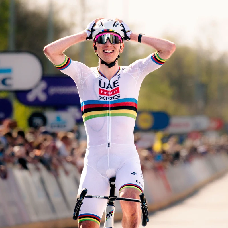 Casco Met Manta Mips Tadej Pogacar - Rainbow Edition